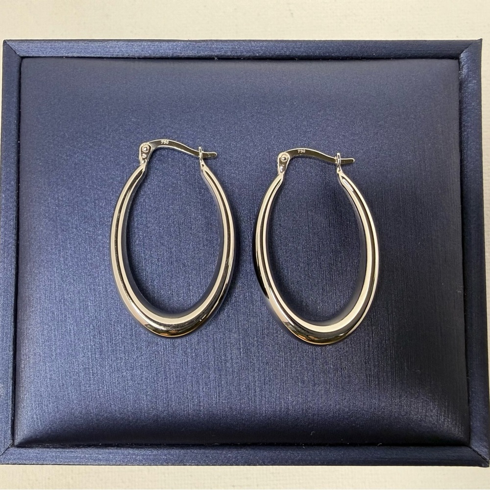 18K White Gold Oval Hoop Earrings - Classic Women's Jewelry